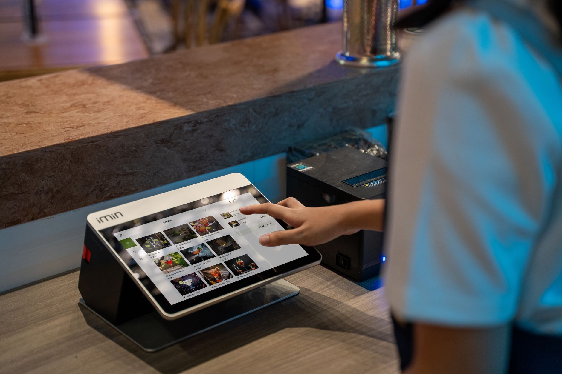 Cómo mejorar el control de ventas y gastos con un TPV para restaurantes